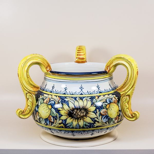 FLOWER HOLDER/COFFEE TABLE STAND WITH THREE HANDLES, CM.34HX34D